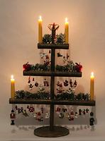 Weihnachtsgestell mit Holzfiguren, 2020