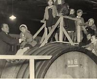 Fasselrutschen um 1935, aus: Verschwundene Bräuche