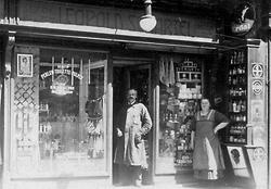 Parfumerie Schartel, Wien 9, um 1900. Gemeinfrei