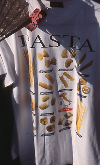 Pasta auf einem T-Shirt Pasta auf einem T-Shirt