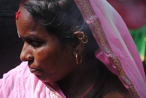 Rote Stirnzeichen zeigen an, dass man sich von einem der zahlreichen Brahmanen vor dem Heiligtum hat segnen lassen Rote Stirnzeichen zeigen an, dass man sich von einem der zahlreichen Brahmanen vor dem Heiligtum hat segnen lassen