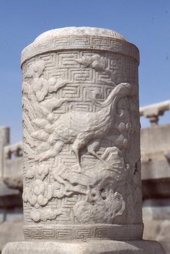 Marmorsäulchen mit Reliefs