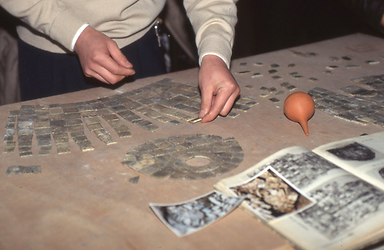 Beim Auflegen zuordenbarer Teile, Photo: G. Jontes