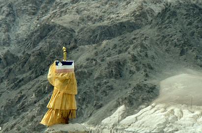 Siegesbanner (tib. gyaltsen) in der Nähe von Spituk Siegesbanner (tib. gyaltsen) in der Nähe von Spituk