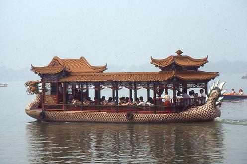 Schiff auf dem Kunming-See Schiff auf dem Kunming-See